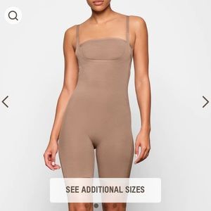 NWOT SKIMS Open Bust Bodysuit S/M